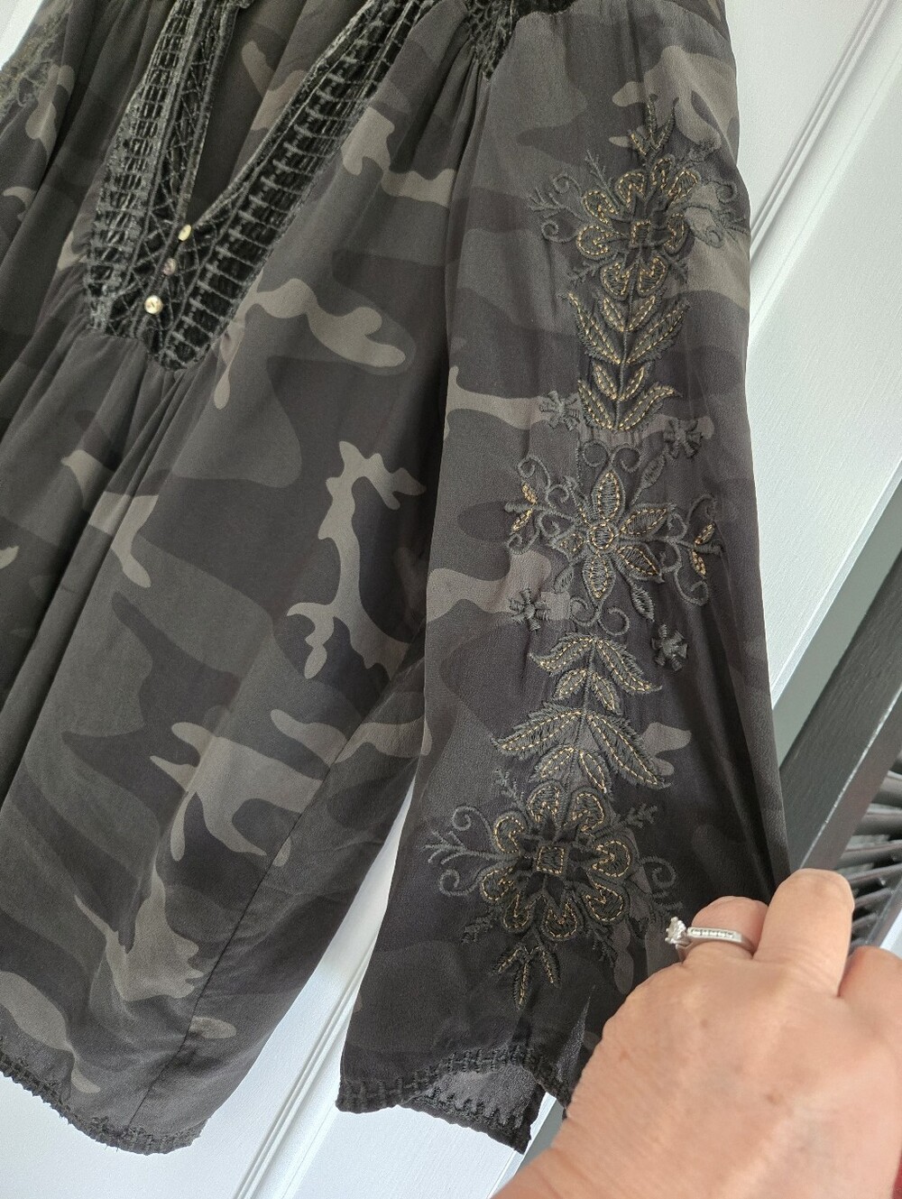 Johnny Was Black and Gray Rayon Velvet Camo Embroidered Gold Threaded Tunic XL - Picture 5 of 10